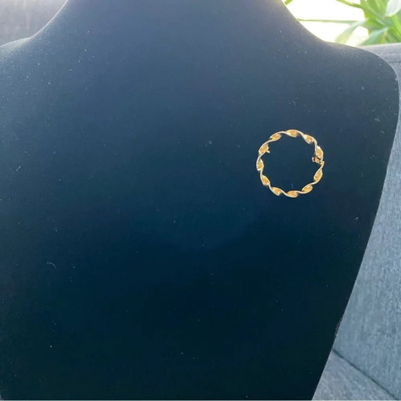 Gold Plated Small Twisted Hoop Brooch Pin - Picture 7 of 8